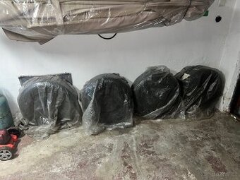 Zimní kola Renault 195/65 R15 - plech. disky + pneu Kleber