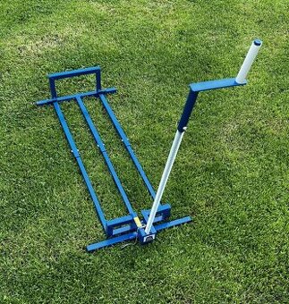 Zvedák na zahradní traktor