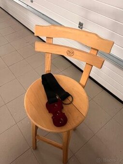 Stolička ku kontrabasu.