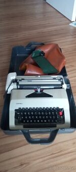 Kufříkový přenosný psací stroj CONSUL (ČSSR retro)