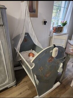 Prodám ručně malovanou dřevěnou kolébku
