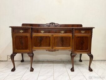 Starožitný bufet Chippendale