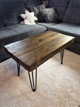 Konferenční stolek z masivu – ruční výroba