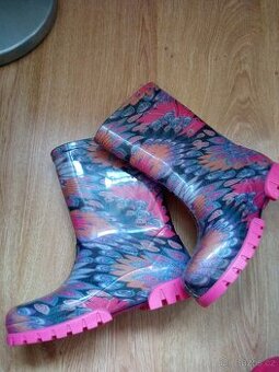 Téměř nové holinky 34/35