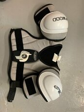 Hokejová vesta junior S a chránič loktů