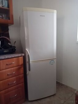 Lednice s mrazákem Beko