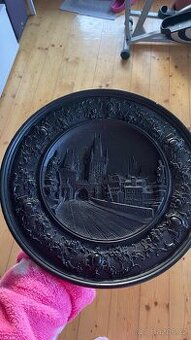 Dekorativní reliéfní talíř