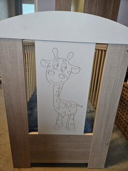 Dřevěná dětská postýlka s matrací