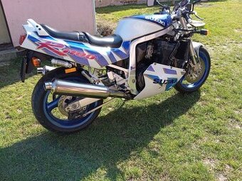 Suzuki GSX-R 1100.