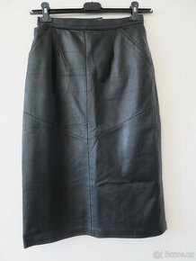 Dámská černá kožená sukně