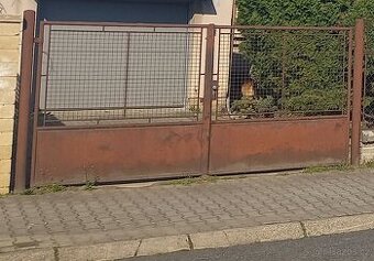 Ddvoukřídlá vrata