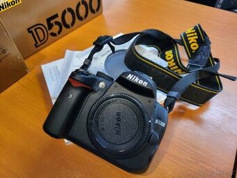 Digitální fotoaparát Nikon D5000 + objektiv