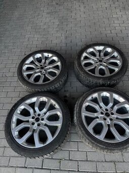 Kola 275/40 R22 Land Rover Range Rover