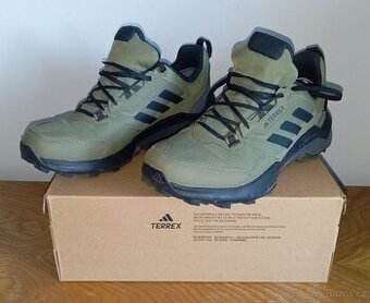 BOTY ADIDAS TERREX AX4 GTX HP7400 khaki barva