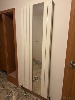 Designový radiátor se zrcadlem