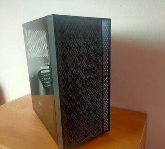 Nová pouze rozbalená PC skřín Bitfenix Light