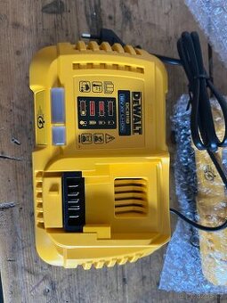 Nova nabijecka Dewalt DCB118