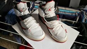 NIKE Jordan