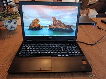 Dell 5590 i5 / 8 GB / 256 SSD / Windows 11