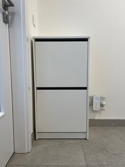 Bílý botník IKEA BISSA