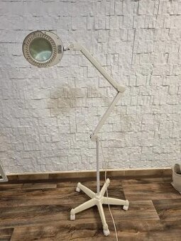 Kosmetická Lampa s lupou a stojanem