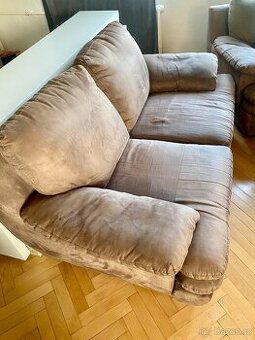 Elegantní dvoumístná sedačka z jemného mikrovlákna