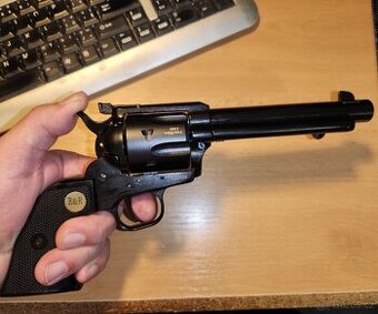 Koupím pistoli nebo revolver 9mm levně