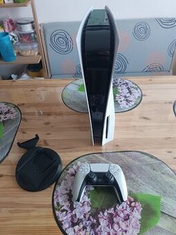 PlayStation 5 s mechanikou - 1