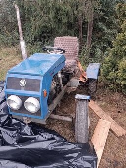 Traktůrek domácí výroby.