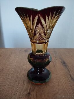 Broušená starožitná váza