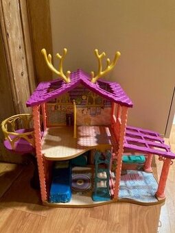 Domeček pro panenky