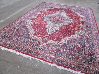 Nabízím velký starožitný perský koberec .Přírodní strojní vl