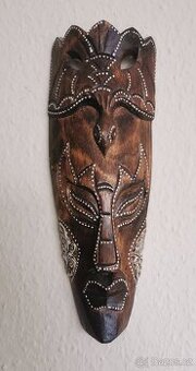 Stylové dřevěné etno masky – originální dekorace interiéru