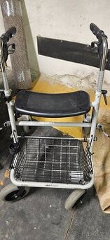 Chodítko – rollátor s brzdami