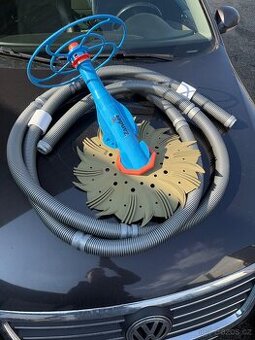 Bazénový poloautomatický vysavac