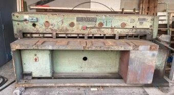 Nabízím Použité tabulové nůžky MM5/2500, r. v. 1979