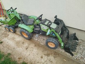 Šlapací traktor s přívěsem