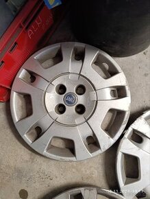 Originální poklice na fiat R15