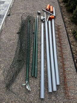 Pvc trubky, část plotu - sloupky a pletivo
