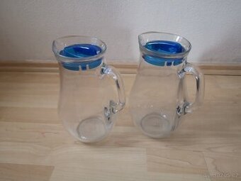 Sada 2 skleněných džbánů s víkem – cca 1,5 l