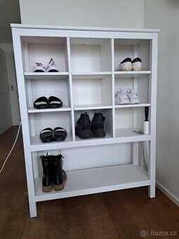 REGÁL KNIHOVNA IKEA