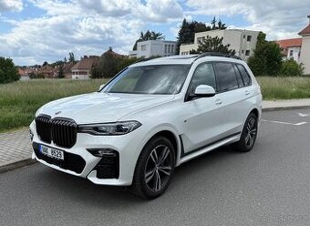 BMW X7 50i 1. maj CZ 9/22 najeto 53 tkm - 1