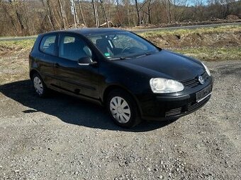 VW Golf V 1.4i 55kw, r.2005, serviska, STK, klimatizace