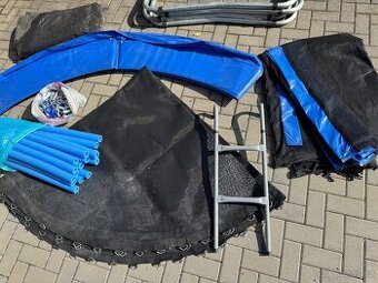 Trampolína