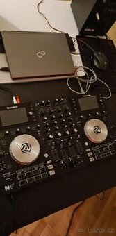 4-kanálový DJ kontrolér Numark NV