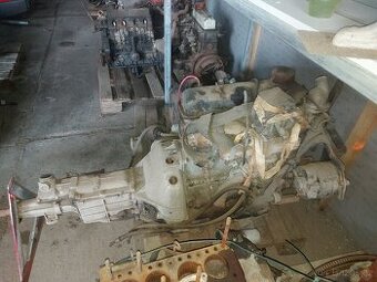 Motor s převodovkou UAZ 469