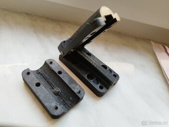 Sklopný mechanismus na detektor kovů minelab equinox