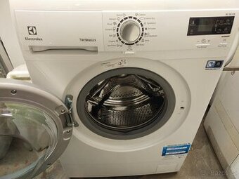 Prodám plně funkční dig.Slim pračku zn.Electrolux-6KG-DOVEZU