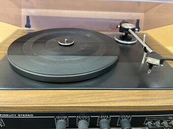 Gramofon Tesla NZC 420