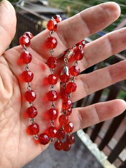 Starodávný náhrdelník bižuterie.